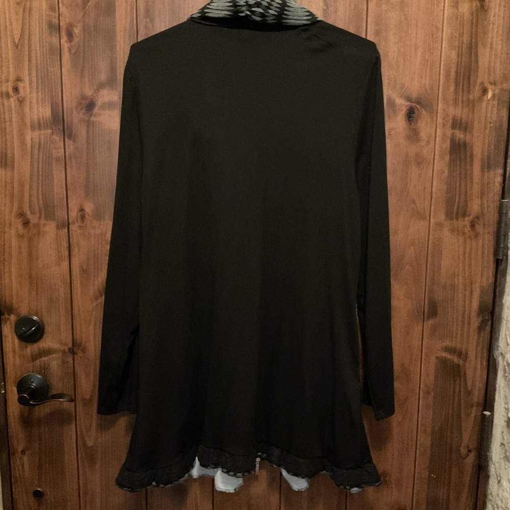 The Pyramid Collection Black and Gray Sweater - Picture 5 of 5